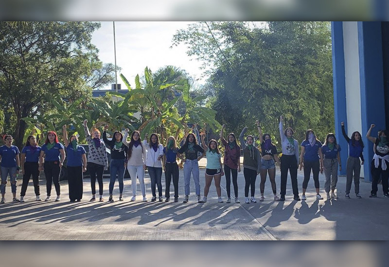 Alumnas del Cedart Colima se manifiestan ante dirección contra acoso de profesores