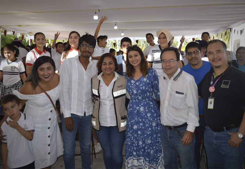 Inauguran Tendido de Libros en Manzanillo con ejemplares desde 9 pesos
