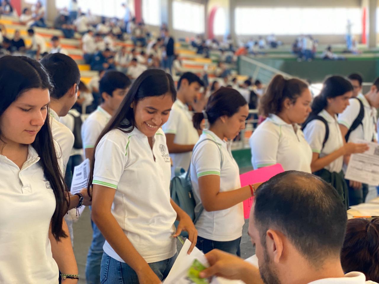 Indira Vizcaíno inicia entrega de becas Benito Juárez en bachilleratos