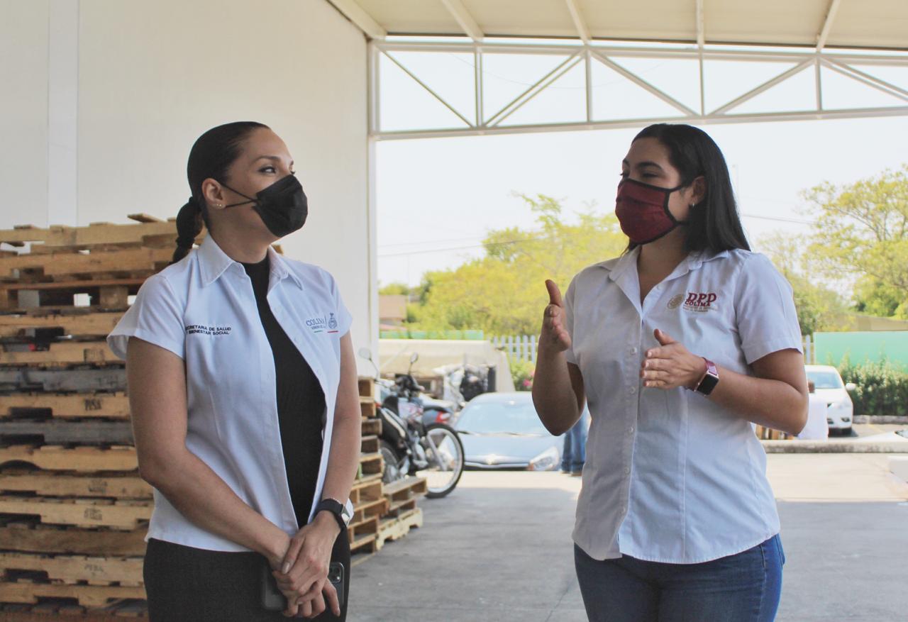 Indira Vizcaíno acude a recibir camas y caretas enviadas a Colima por el Gobierno de México