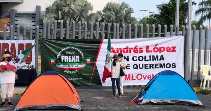 FotoNota: Frena se manifiesta en el SAT Colima