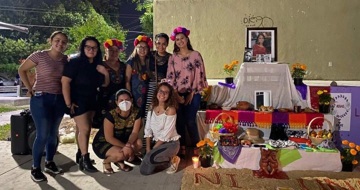 Habitantes de la Ramón Serrano celebran primer Concurso de Altares de Muertos