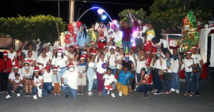 Todo un éxito la Caravana navideña que ofreció el Regidor Ángel Venegas en Tecomán