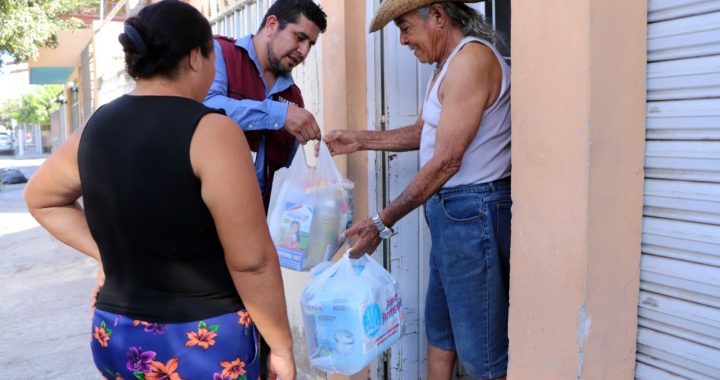 Continua el Regidor Ángel Venegas entregando apoyos a más vulnerables