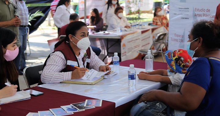 Atiende Ayuntamiento de Manzanillo a familias de Santiago durante la 1ª Jornada de Gobierno Itinerante