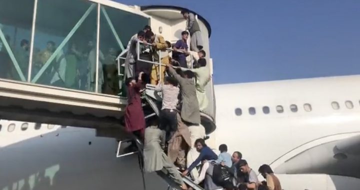 Caos en el aeropuerto de Kabul: 7 muertos