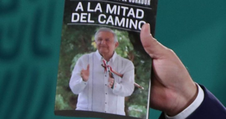 Nuevo libro de AMLO el más vendido en Amazon