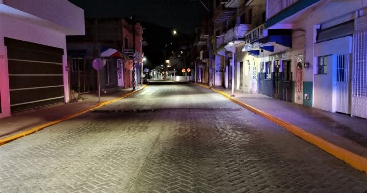 Ayuntamiento de Manzanillo trabaja en mejoramiento vial del centro de la Ciudad