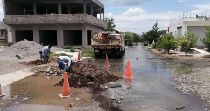 CIAPACOV realiza limpieza y desazolve de la red de drenaje, en la Reserva de Villa de Álvarez