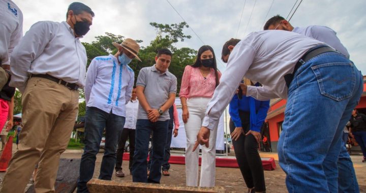 Indira entrega obra de Ciapacov para mejorar suministro de agua potable en colonias Nuevo Milenio