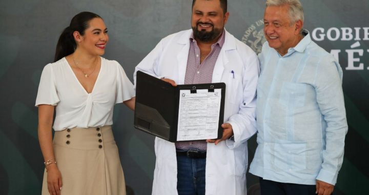 Indira y AMLO entregan 250 basificaciones a personal de Salud con IMSS-Bienestar