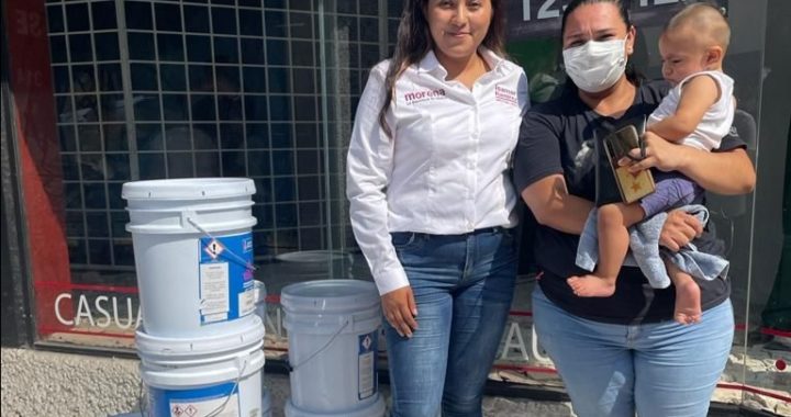 Diputada Isamar Ramírez continúa entrega de materiales a familias de Manzanillo