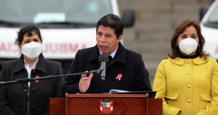 El presidente de Perú declara por investigación de corrupción en su contra