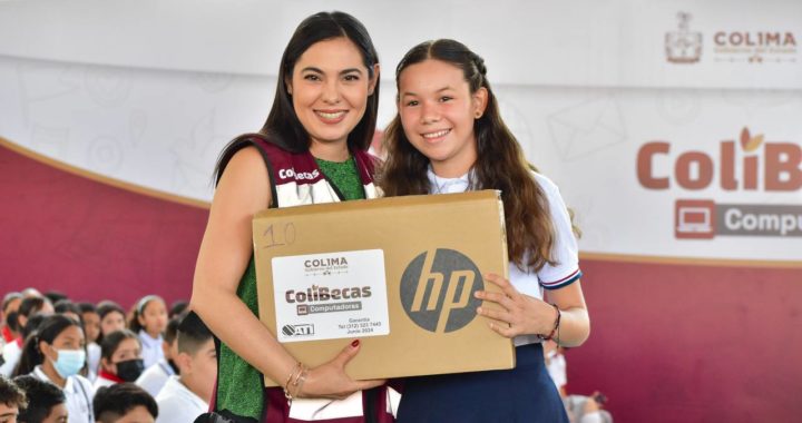 Indira entregó 628 ColiBecas-Computadoras a estudiantes de Minatitlán