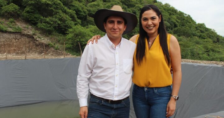 Gobernadora Indira Vizcaíno y CIAPACOV entregan olla de captación de agua pluvial en Zacualpan