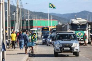 Levantan camioneros sus bloqueos en Brasil