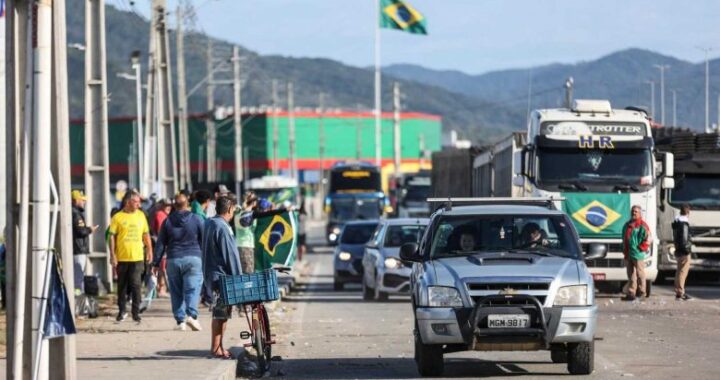 Levantan camioneros sus bloqueos en Brasil