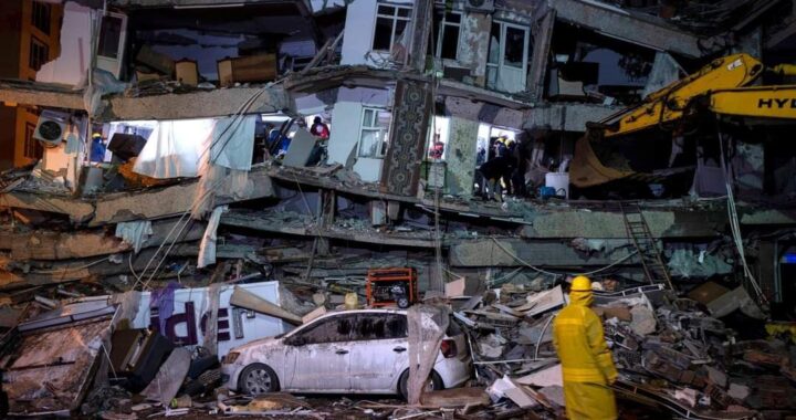Más de 6,500 muertos tras sismo en Turquía y Siria