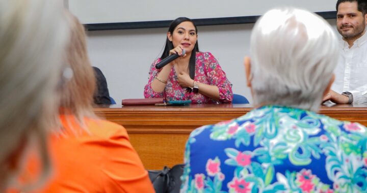 Indira: el imperativo más importante cuando se generan políticas sociales es la universalidad