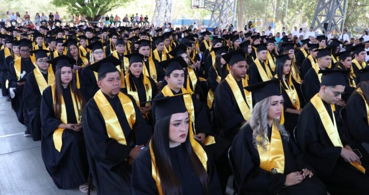 Tecnológico de Colima realizó ceremonia de graduación de 220 estudiantes