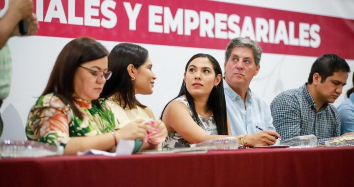 Gobernadora se reúne con líderes sociales y empresariales de Tecomán