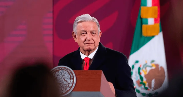 AMLO critica la crisis política en Estados Unidos y pide respeto a la soberanía de México