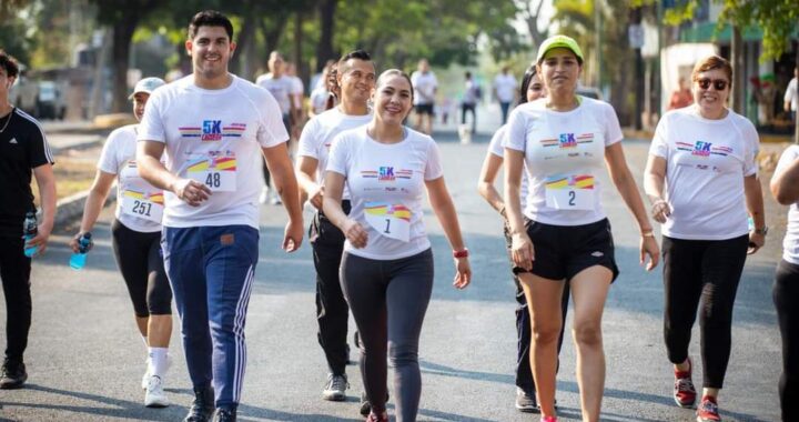 Deporte nos ayuda a promover la paz: Indira, en la Carrera Juventudes 5K