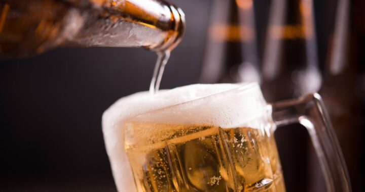 Calor detona 80% el consumo de cerveza en México; alertan por posible desabasto