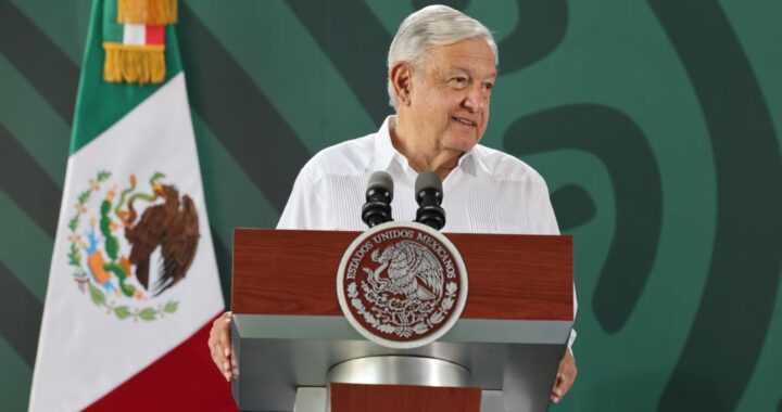 AMLO reprueba a artista de narcocorridos por hacer apología al narco y al mundo de las drogas