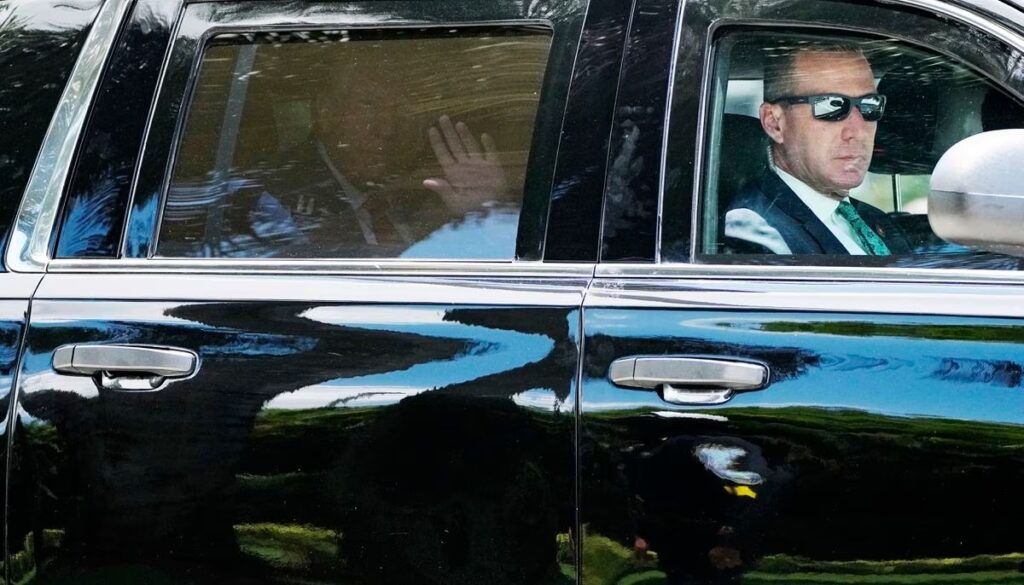 Donald Trump a su llegada a la corte de Miami, este martes.
JIM RASSOL (AP)