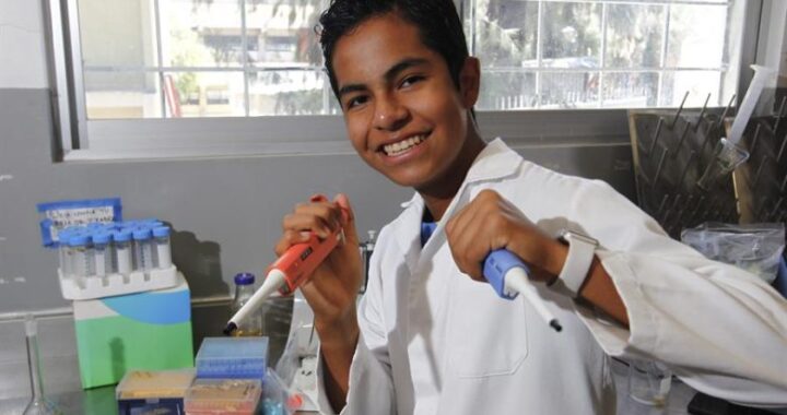 Con 12 años, el mexicano Ian González concluye su Maestría en Biología Molecular
