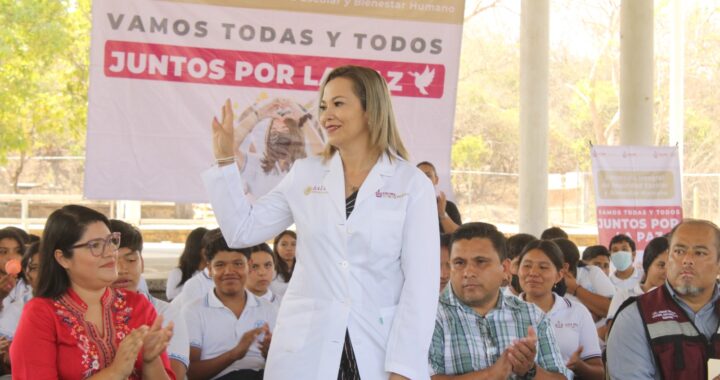 Secretaria de Salud comparte experiencias con estudiantes de secundaria