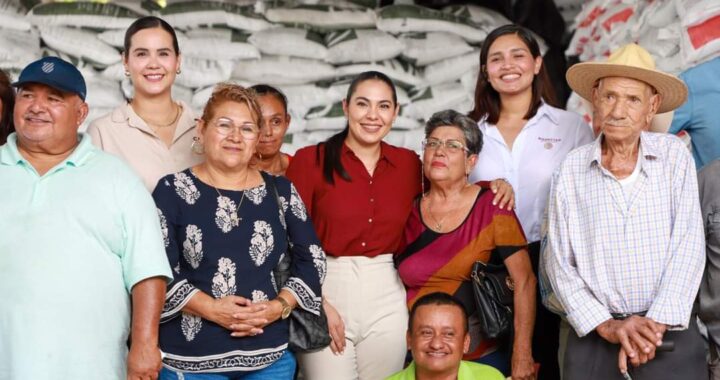 En Manzanillo, Gobernadora acompaña entrega de Fertilizantes para el Bienestar