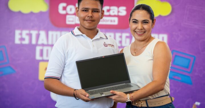 Indira inicia entrega de ColiBecas Computadoras; este año serán casi 30 mil entre secundarias y profesional