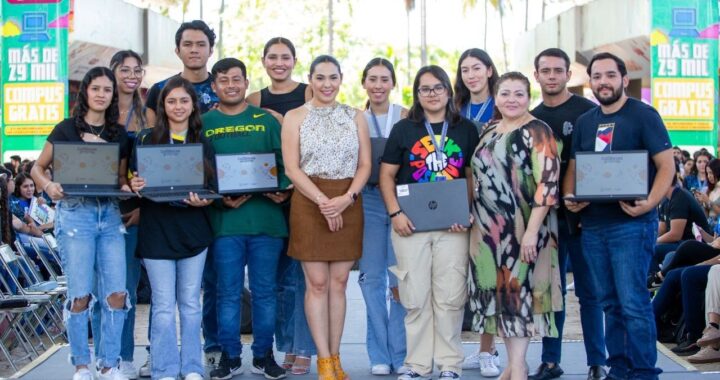 Colima, primer estado donde se obsequian computadoras a estudiantes de nivel superior