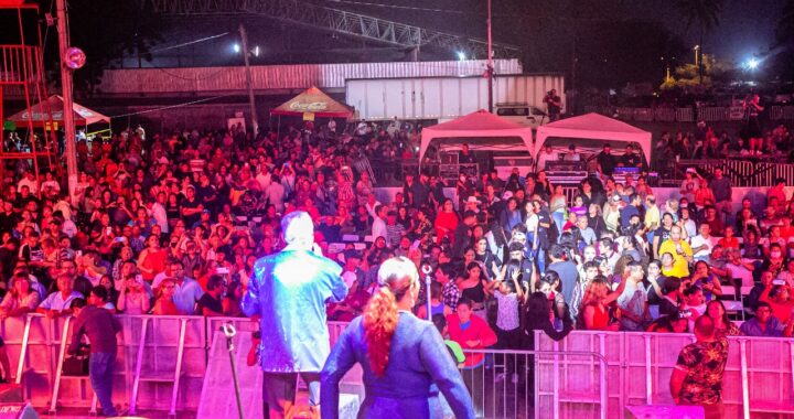 Listo el escenario principal para los conciertos gratuitos en la Feria de Colima