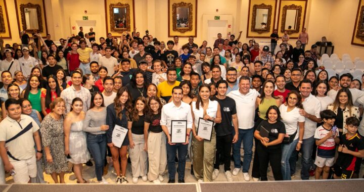 Viri Valencia, en compañía de Rommel Pacheco y Ana Laura Gonzalez, se reúne con juventudes