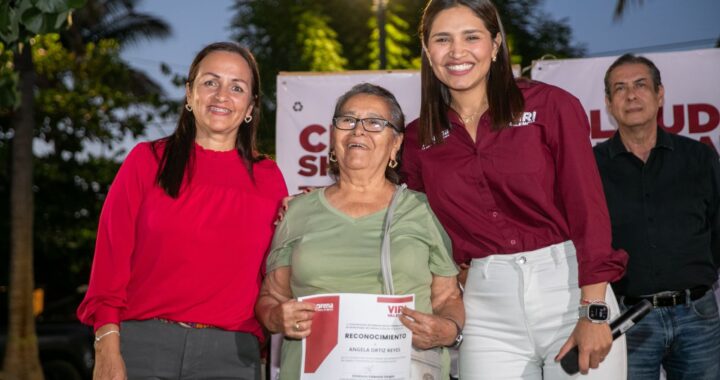 Viri Valencia, coordinadora de Defensa de la Transformación en el municipio de Colima, reafirmó que por su parte seguirá cumpliendo con su compromiso de llevar a cada rincón de Colima las propuestas del Proyecto de Nación de la candidata morenista a la presidencia de la República, Claudia Sheinbaum.