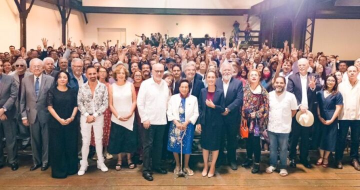 Más de 900 figuras destacadas, entre ellas Juan Ramón de la Fuente y Elena Poniatowska, firman manifiesto en apoyo a la candidata de Morena rumbo a las elecciones 2024.