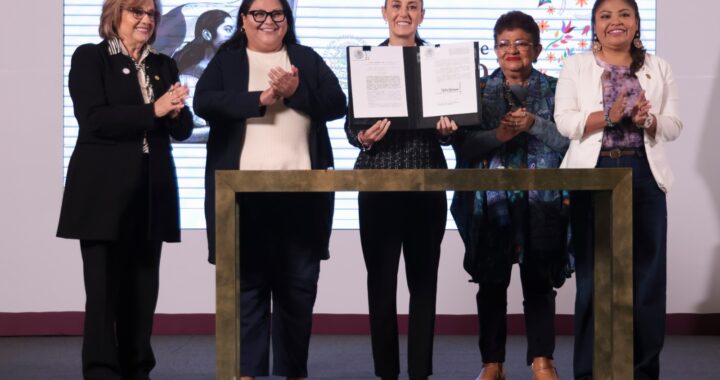 Sheinbaum firma decreto para garantizar derechos de mujeres en la Constitución