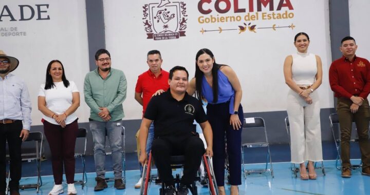 Gobernadora de Colima entregó sillas de ruedas especializadas a Grupo de Danza