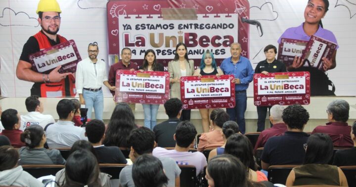 Entregan UniBeca a estudiantes manzanillenses del Tec campus Colima