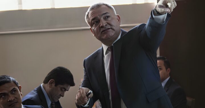 Trasladan a García Luna a misma prisión de El Chapo en EU