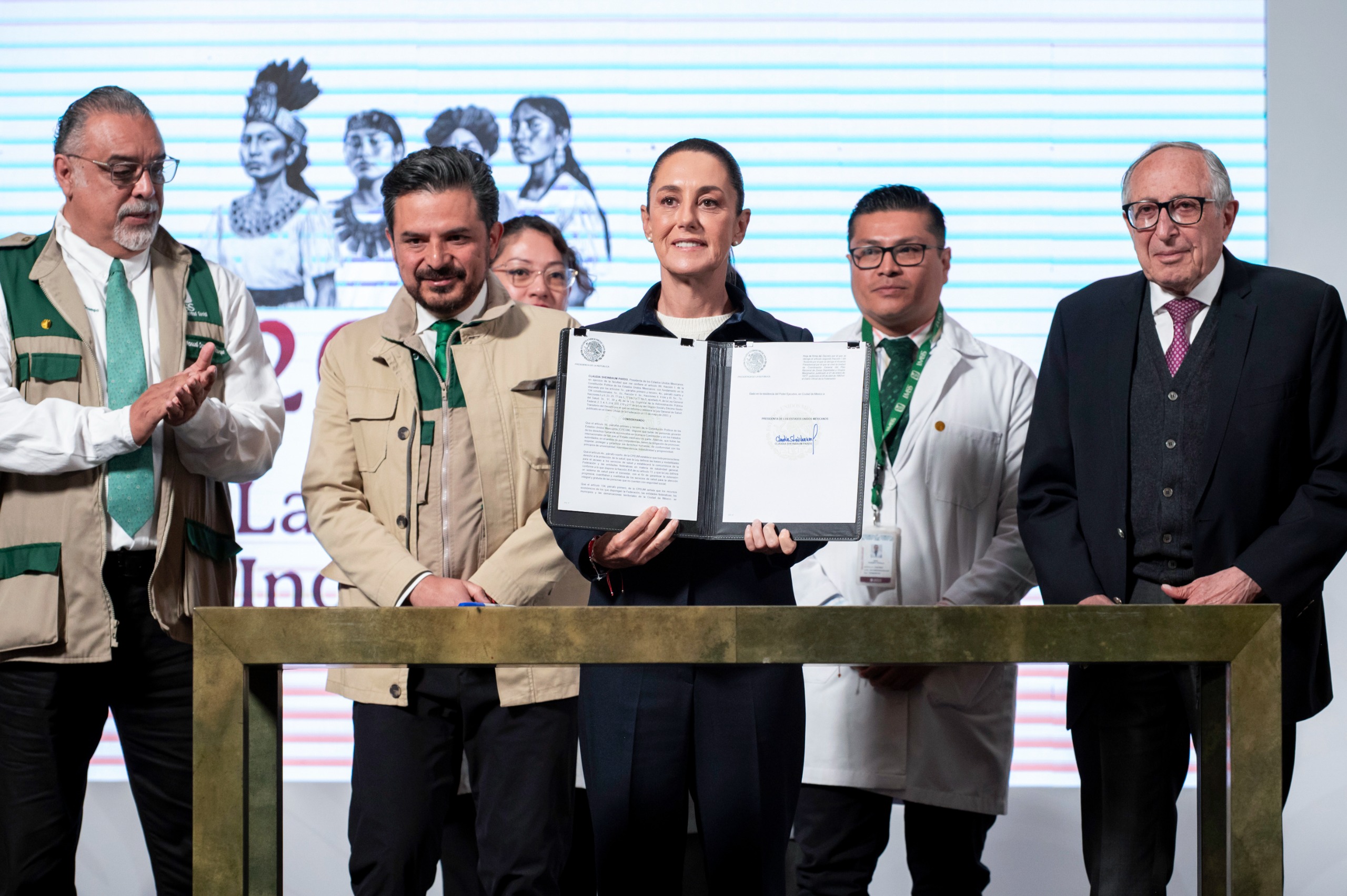 Presidenta Claudia Sheinbaum Firma decreto para incorporar hospitales y unidades médicas rurales al imss en beneficio de 10.8 millones de mexicanos