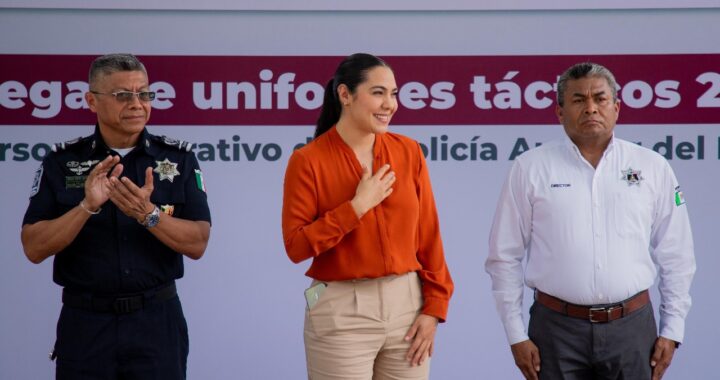 Indira entrega uniformes a la Policía Auxiliar Estatal, con inversión de 734 mil pesos