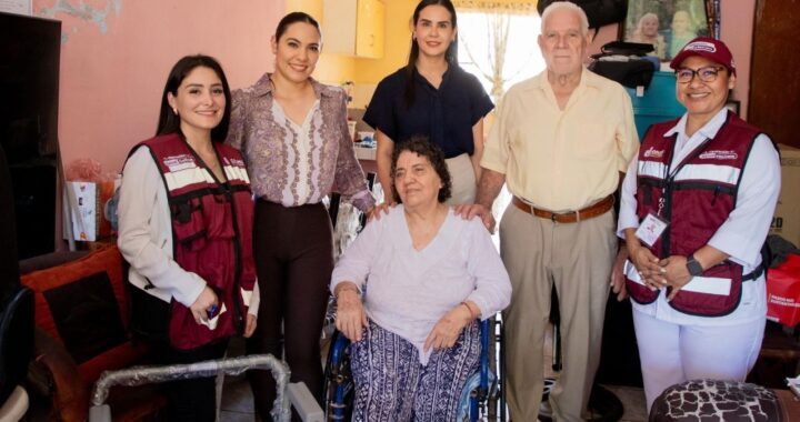 Indira Vizcaíno visita a pacientes de Operación Salud a tu Casa en Manzanillo